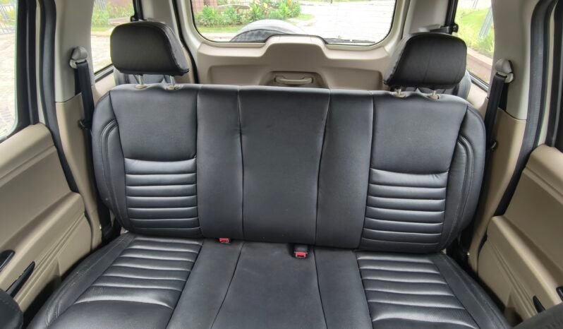 
								TUV300 T6 full									