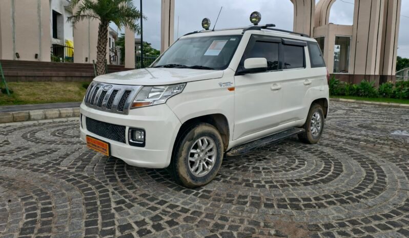
								TUV300 T8 full									