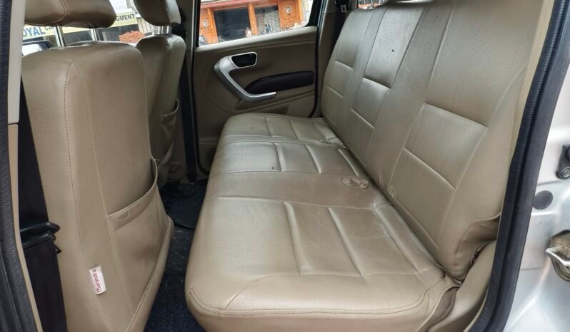 
								TUV300 T8 full									