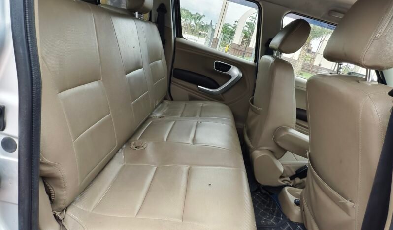 
								TUV300 T8 full									