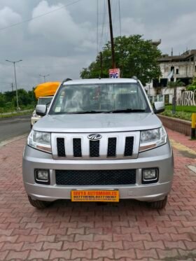 TUV300 T8