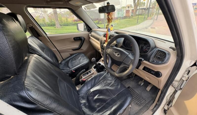 
								TUV300 full									